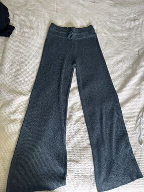 Athleta Charcoal Wide-Leg Knit Joggers and top
